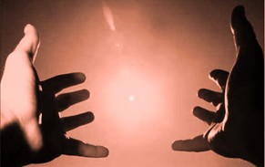 mani_aperte_con_sole